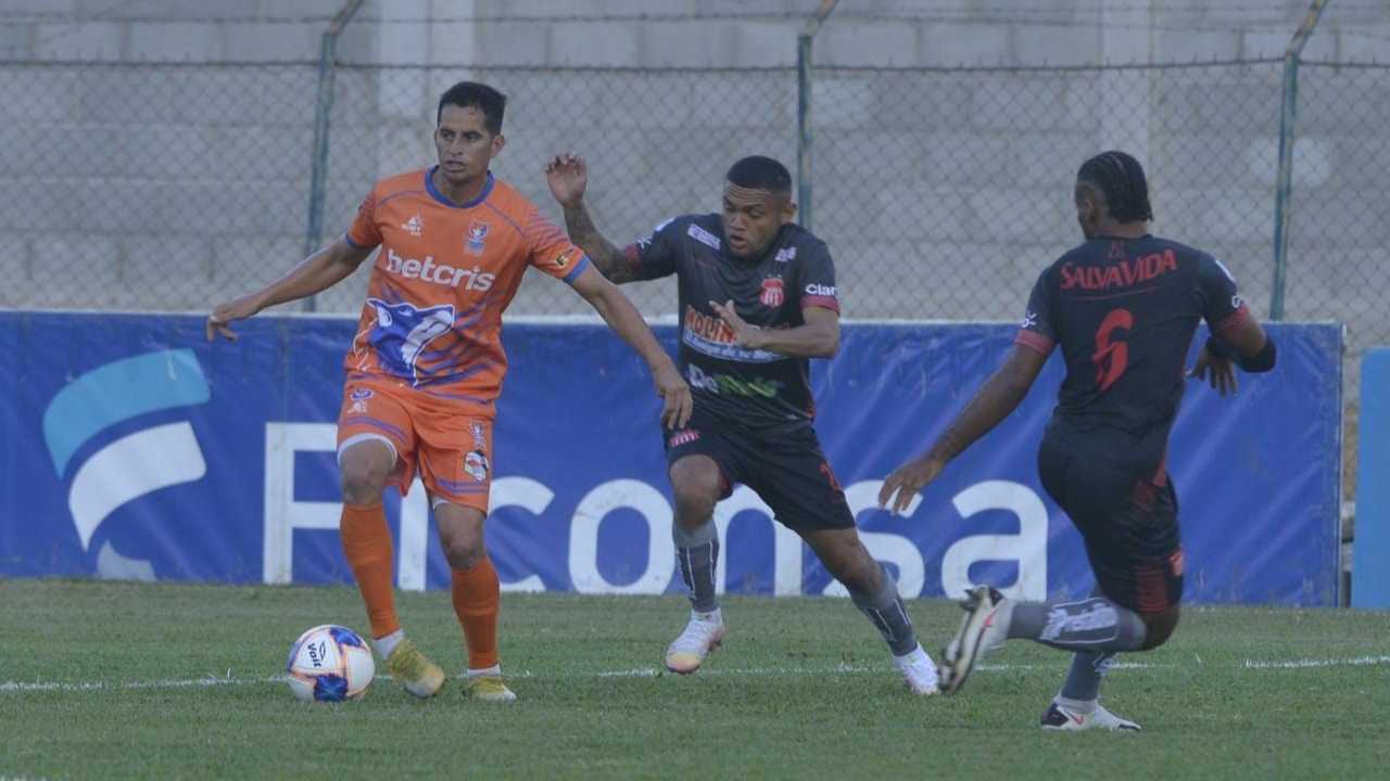¡Reparten puntos! Lobos UPN sacan el empate al Vida en Danlí
