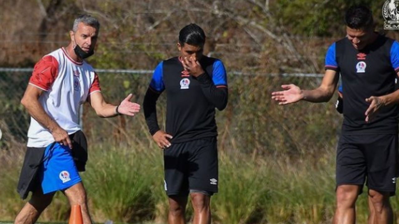 ¿Veremos a Pablo Lavallén dirigir su primer clásico ante Marathón?