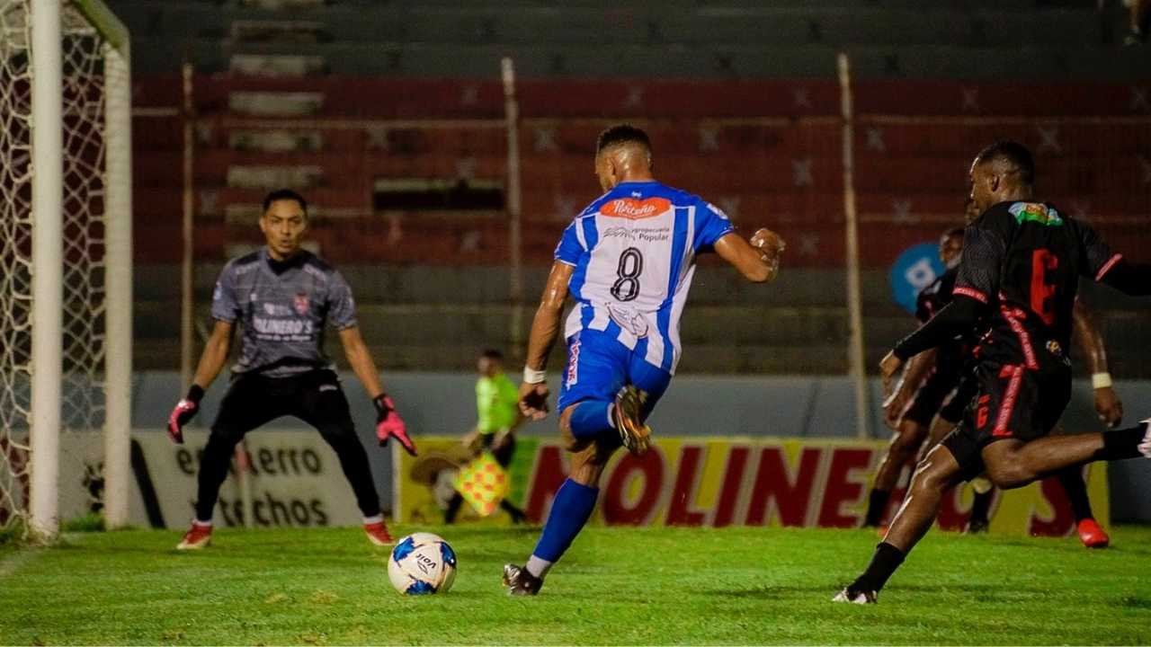 ¡Triunfo en La Ceiba! Victoria no suelta el liderato y vence al Real Sociedad en la Jornada 2