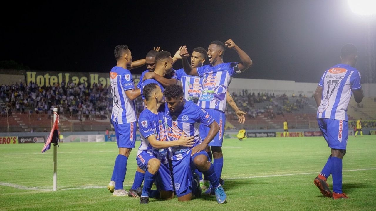 ¡Destartalan a la Máquina! El Victoria se pone líder goleando 4-1 al Real España en La Ceiba