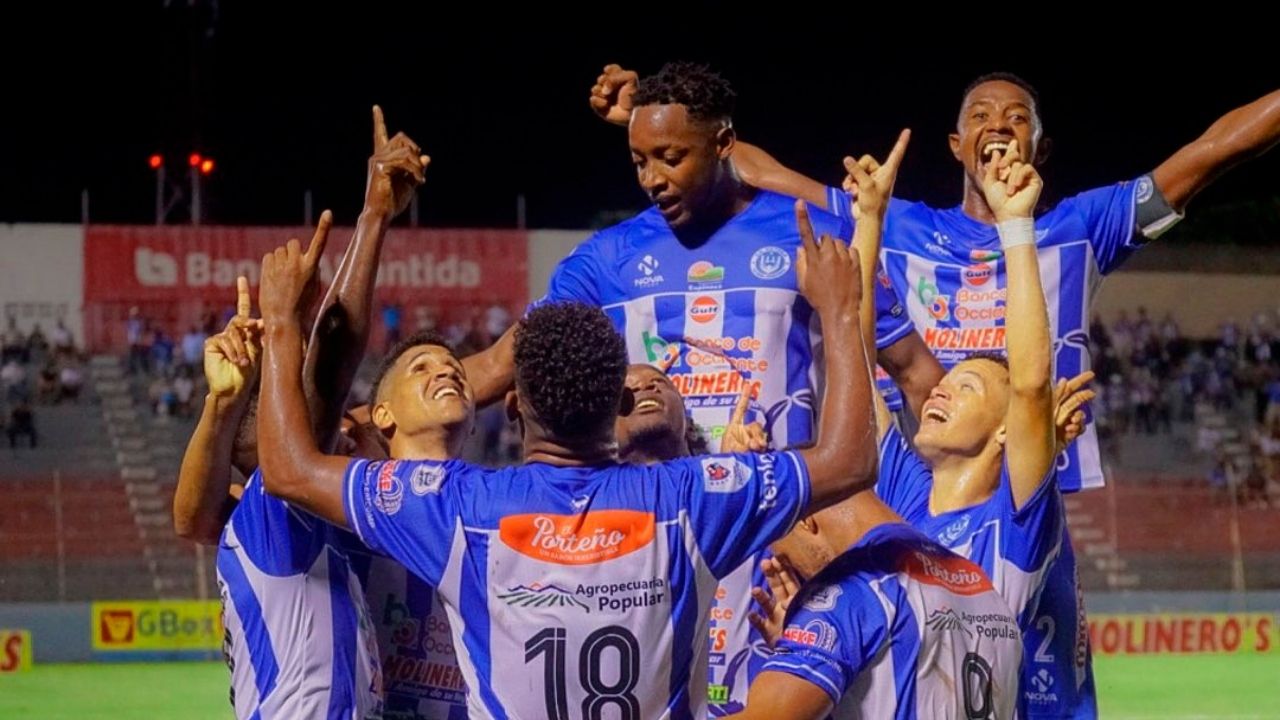 Jugadores del Victoria se llenan de humildad antes de enfrentar al Real Sociedad
