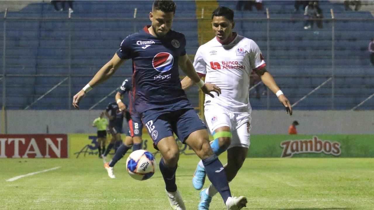 Olimpia le empató a Motagua en los instantes finales gracias a una bestialidad de Moya