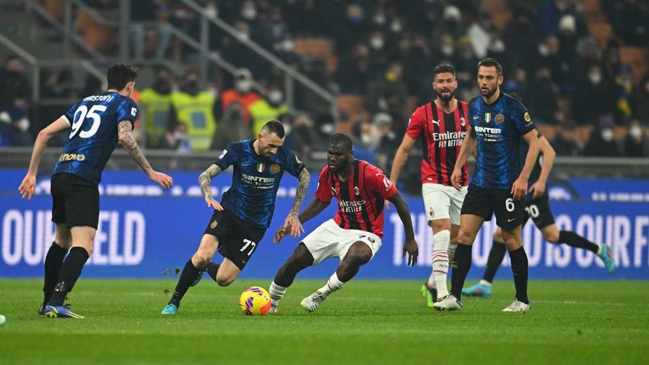 El Milan recupera el trono en el derbi y reabre la pelea en la Serie A