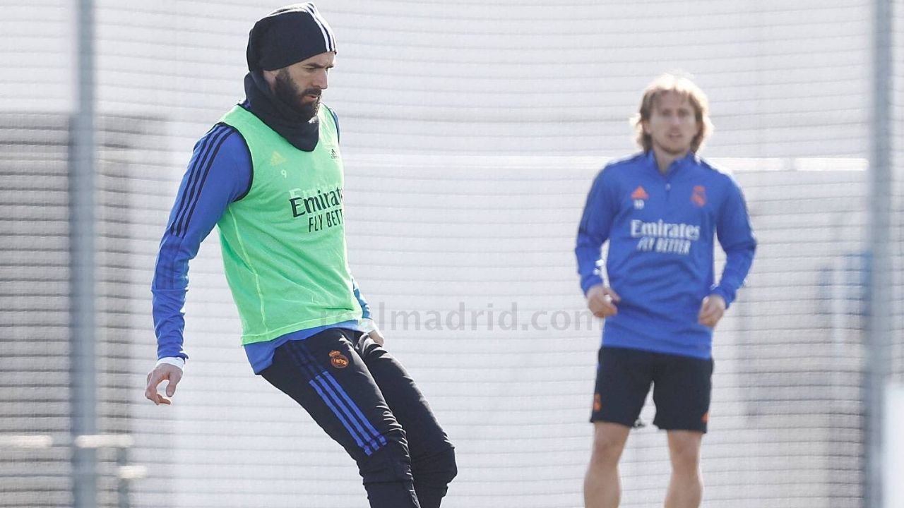 Karim Benzema retomó los entrenamientos con el Real Madrid y apunta al PSG