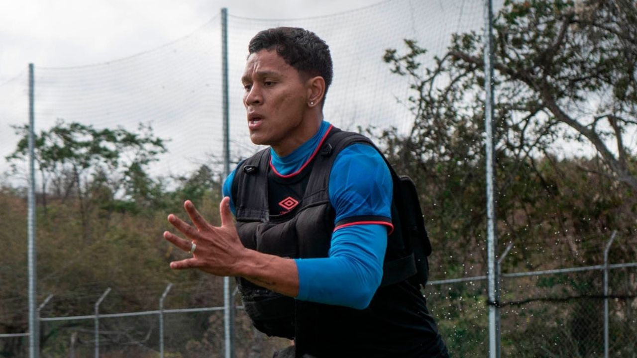 Bryan Moya dispara contra el arbitraje hondureño