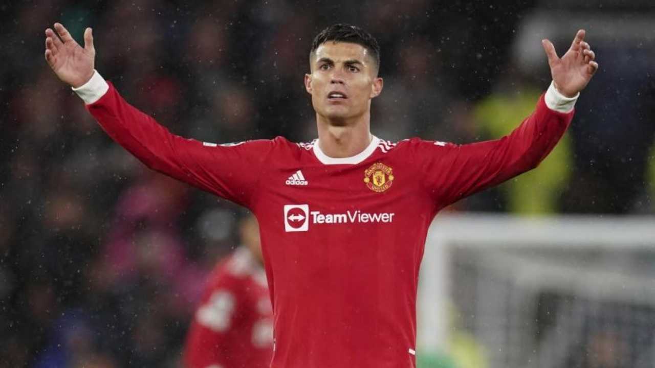 Cristiano Ronaldo le escupe a un compañero tras empate del Manchester United