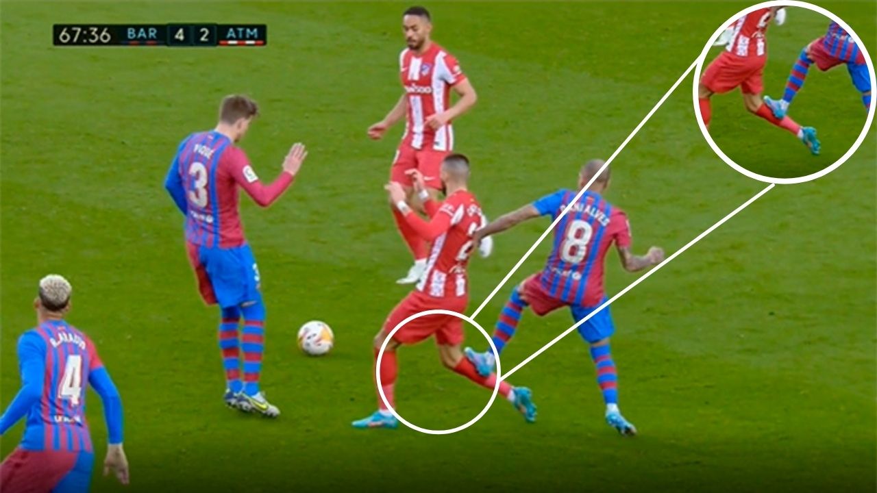 Terrible plancha de Dani Alves que vio la roja y dejó con 10 al Barcelona ante el Atlético de Madrid