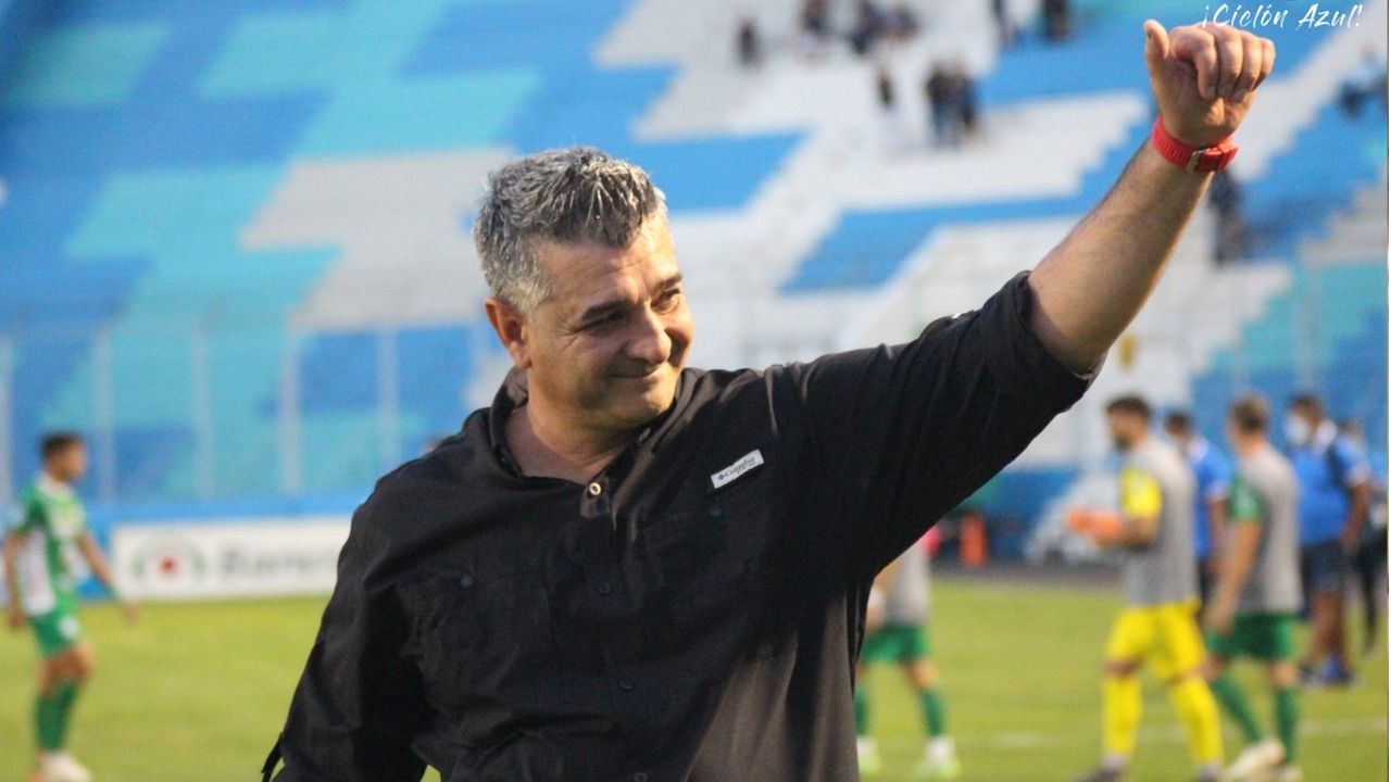 Rely Maradiaga rinde emotivo homenaje a Diego Vázquez al salir de Motagua