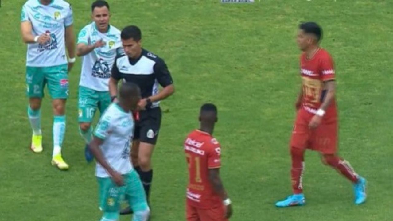 ¡Se llevó los aplausos! La gran muestra de fair play de Chapo Montes en el Pumas vs León de la Liga MX