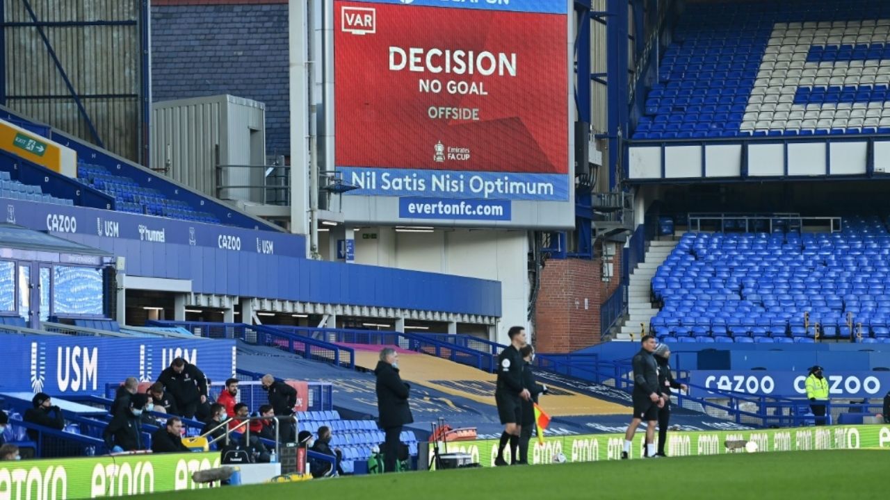 FIFA apoya el sistema de fuera de juego semiautomático para reforzar el VAR