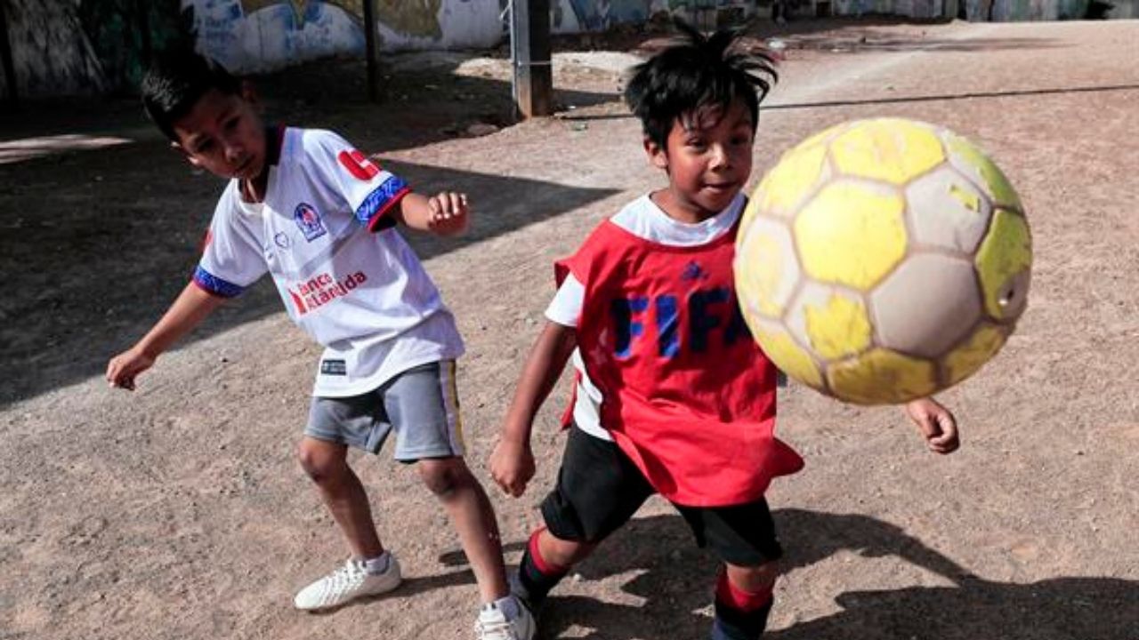 Los futbolistas hondureños más técnicos siguen saliendo de canchas de tierra