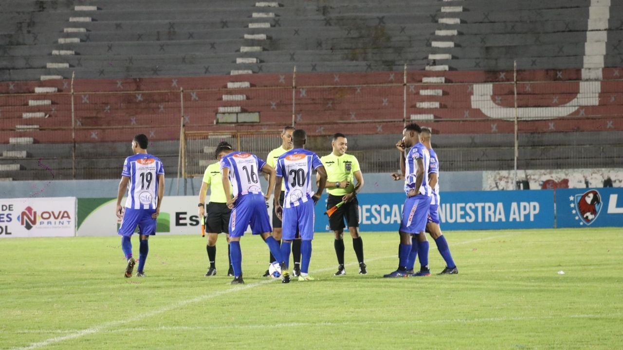 Victoria se presentó en el Estadio Ceibeño ante la ausencia de Lobos UPN