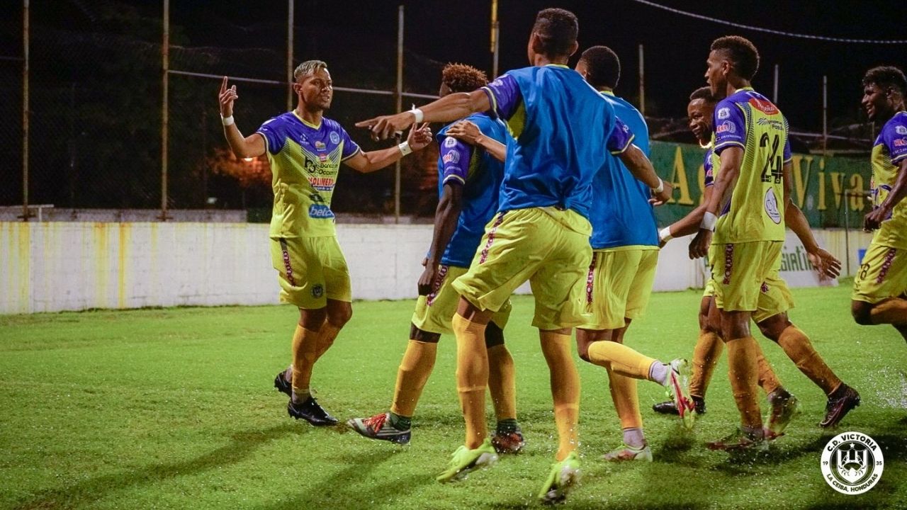 ¡Líderes! Victoria supera al Platense para ratificar el buen momento y se instala en la cima