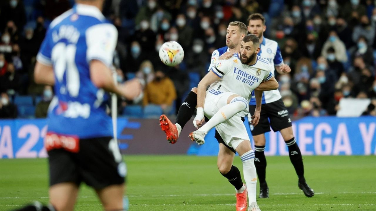 Real Madrid no se complicó y vence al Alavés para seguir anclado en la cima de La Liga