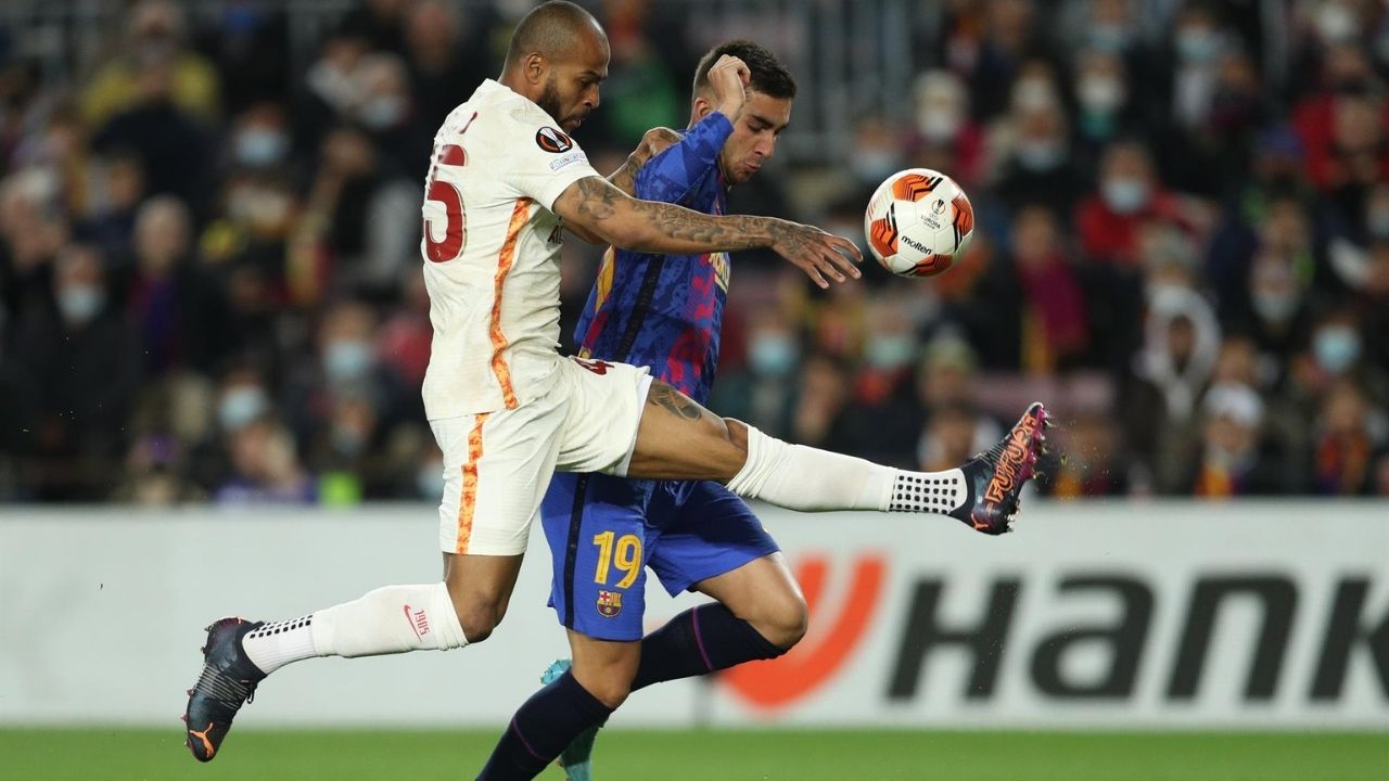 Barcelona empató con el Galatasaray y deja todo para el infierno de Turquía