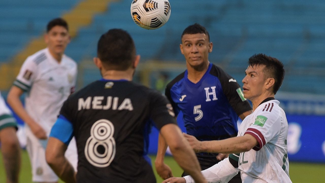 Exfutbolista mexicano se burla de Kervin Arriaga por extraña jugada contra México