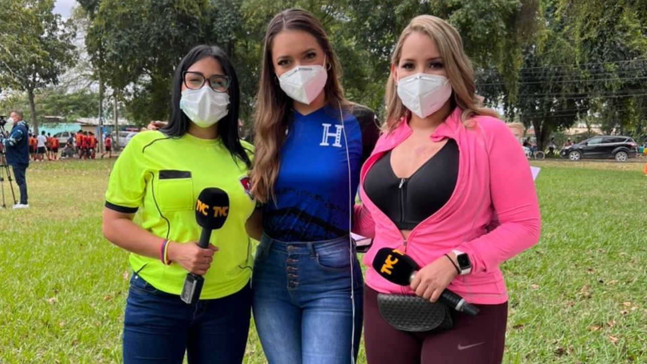 Las Dueñas del Balón visitan al Club Sporting Hibueras de la Lima, Cortés y le llevan alegría