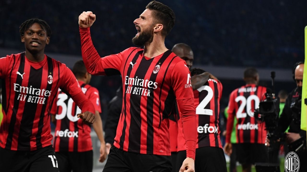 Milan venció al Napoli con gol de Giroud y arrebata la cima de la Serie A