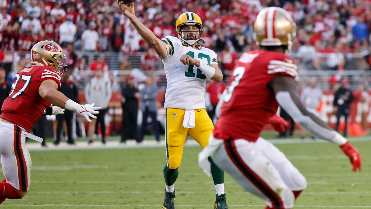Aaron Rodgers y Russell Wilson agitan la temporada baja en la NFL y definen su futuro