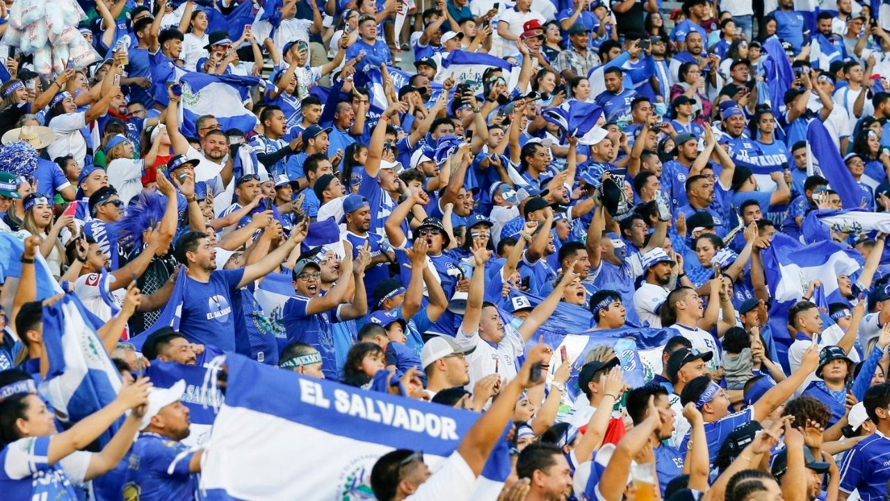 FIFA multa a El Salvador por incidentes en partido de eliminatoria mundialista