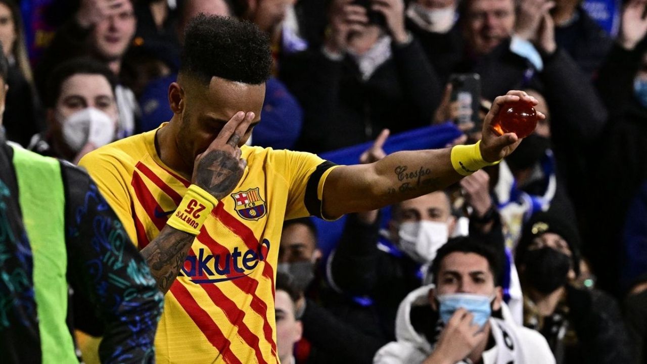 Aubameyang de ser la burla por su fichaje en Barcelona a romper cuatro récords en el clásico