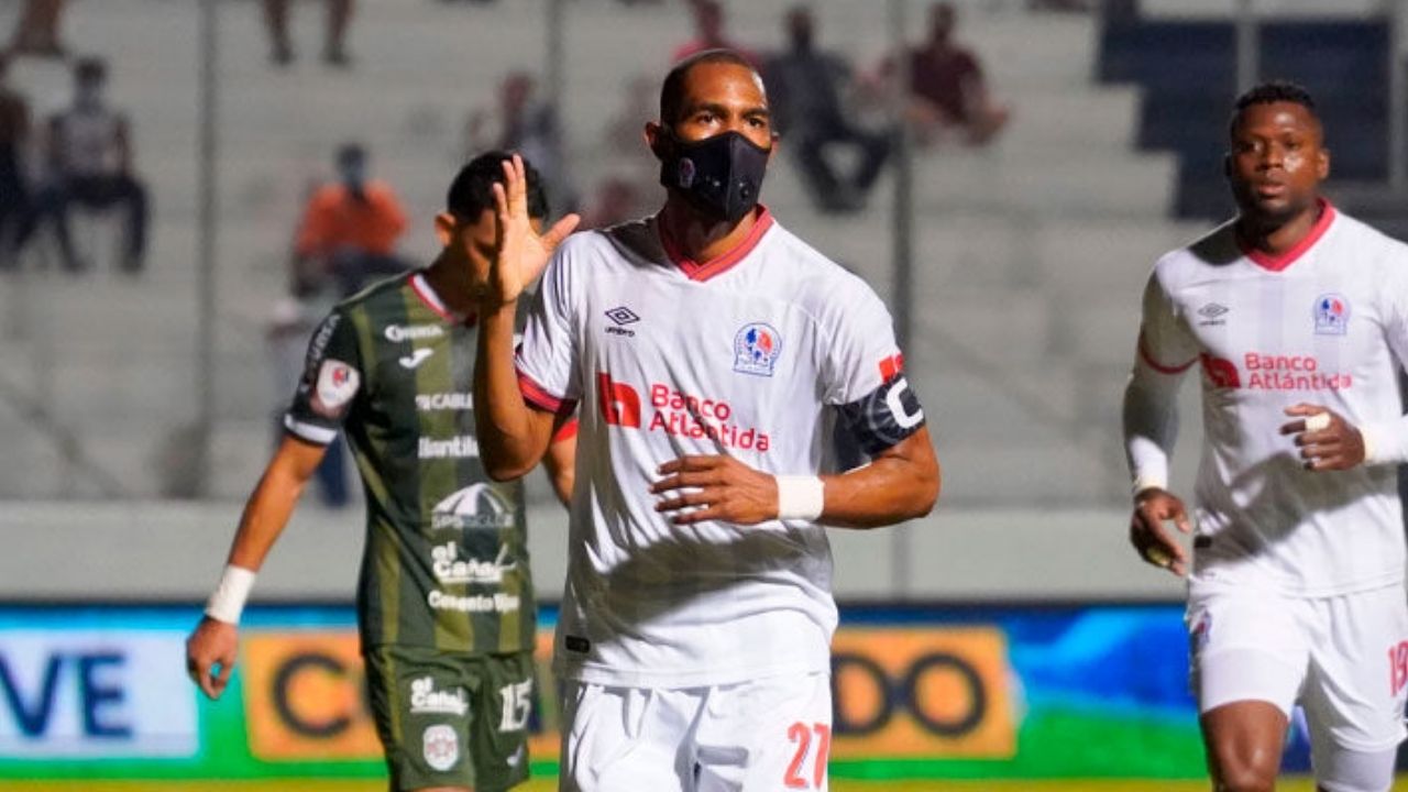 Jerry Bengtson habla de su regreso goleador y compara a Troglio con Lavallén