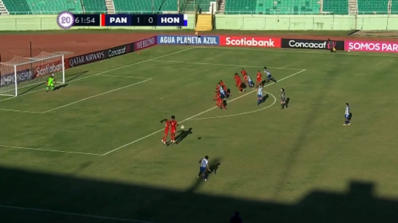 Seleccionada hondureña anota un golazo de tiro libre en campeonato Concacaf
