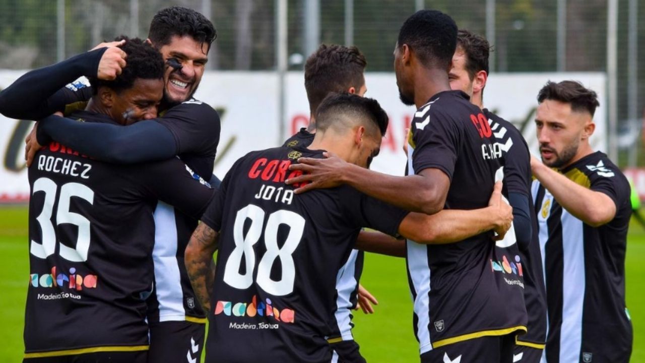 ¡Duelo de catrachos! Bryan Róchez anota y se lleva el triunfo ante Académica de Jonathan Rubio en Portugal