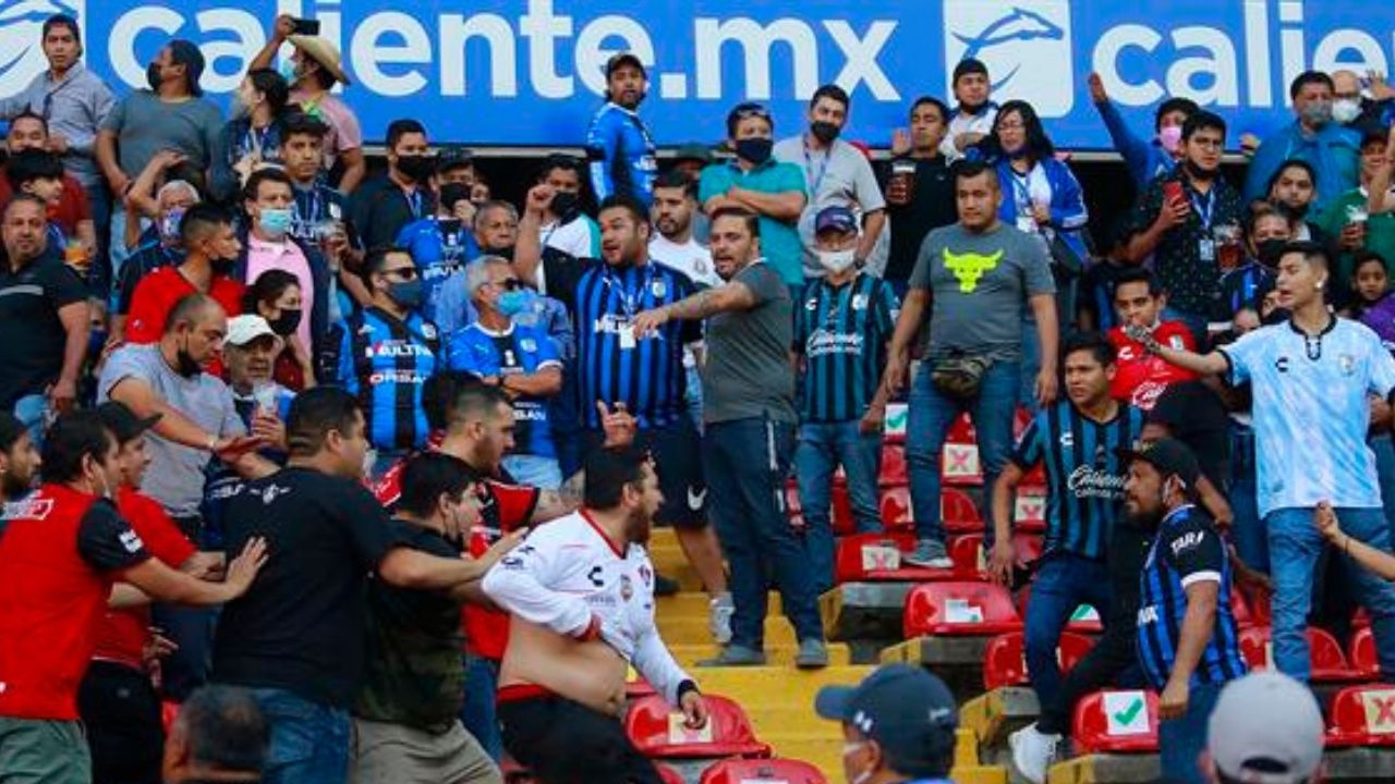 'Decepcionante', la reacción de David Faitelson tras leve castigo para Querétaro por violencia en La Corregidora