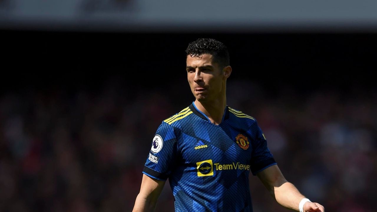 Cristiano Ronaldo alcanza los 100 goles en la Premier League con dedicación hasta el cielo