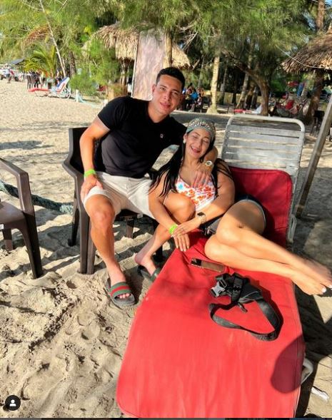 Jhow Benavidez pareja 