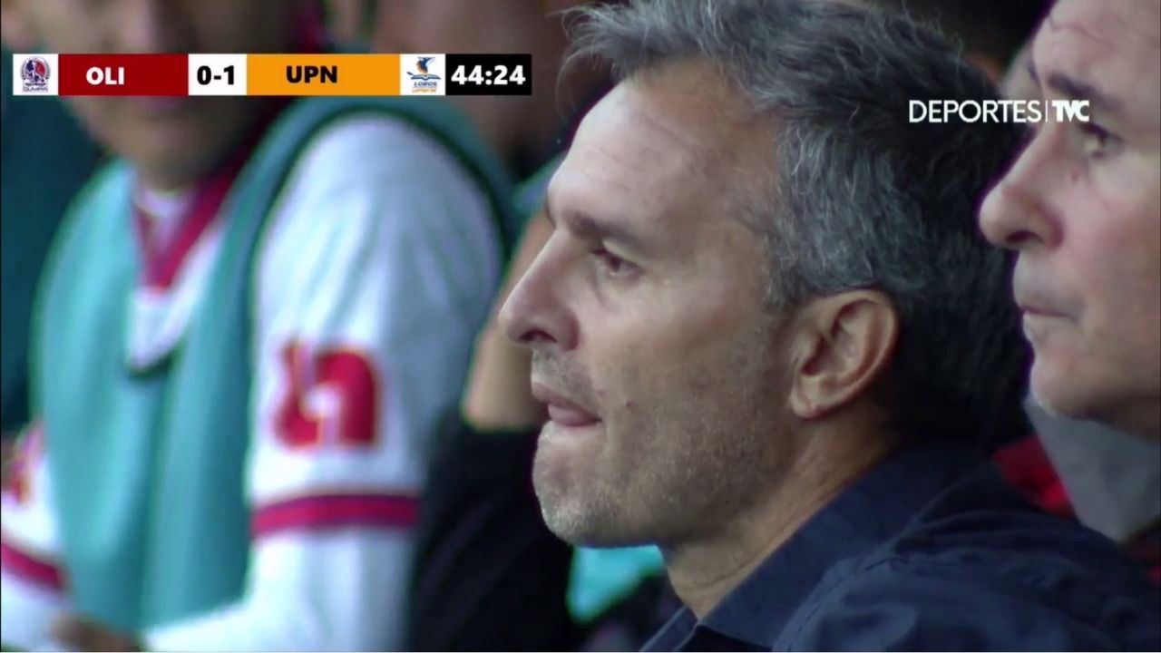 La reacción de Pablo Lavallén al gol que provocó la quinta derrota del Olimpia en el torneo