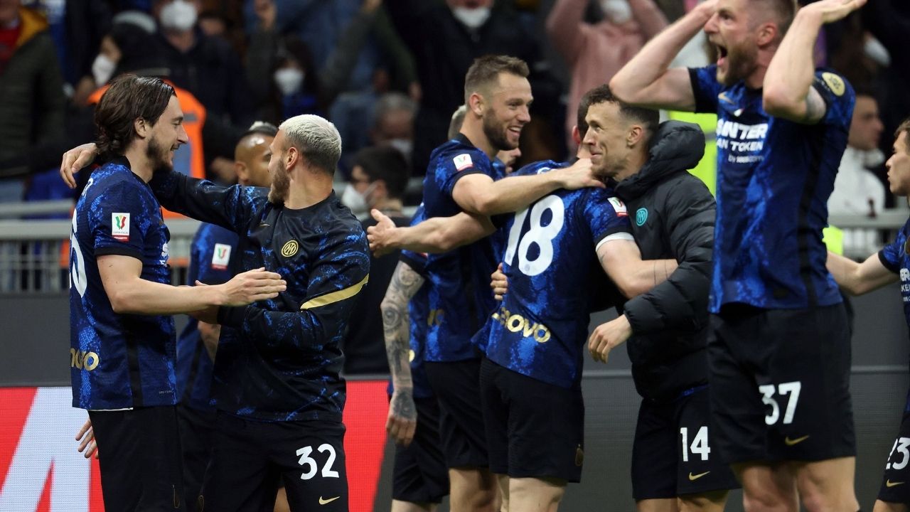 Inter de Milán gana derby della Madonnina para avanzar a la final de la Copa Italia