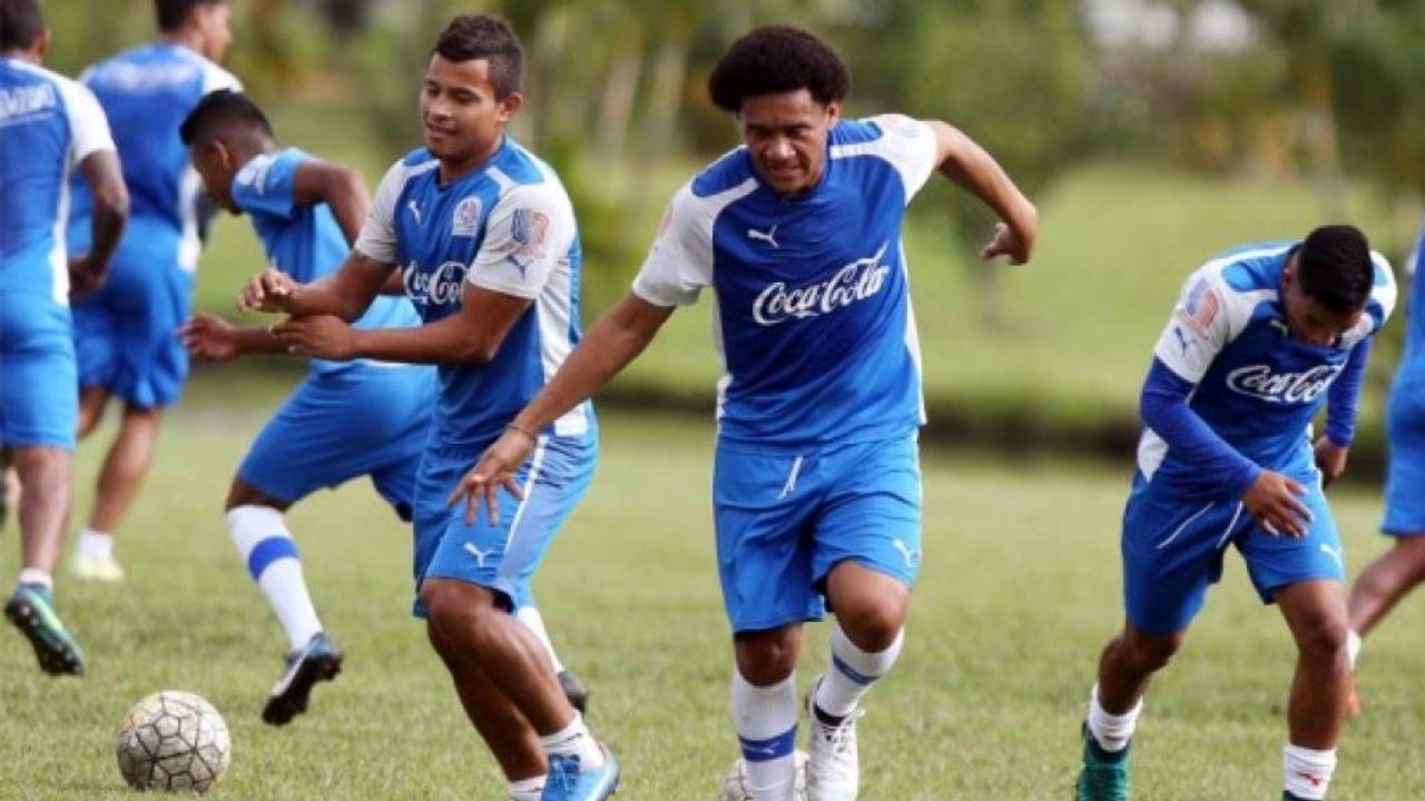 ¡Inédita imagen! Jugador de Olimpia recuerda cuando militó en equipo de la Premier League