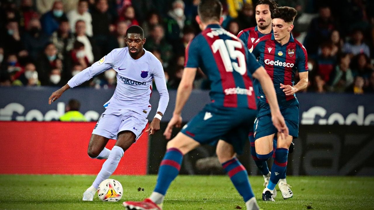 Barcelona vence a domicilio al Levante y sigue peleando por La Liga