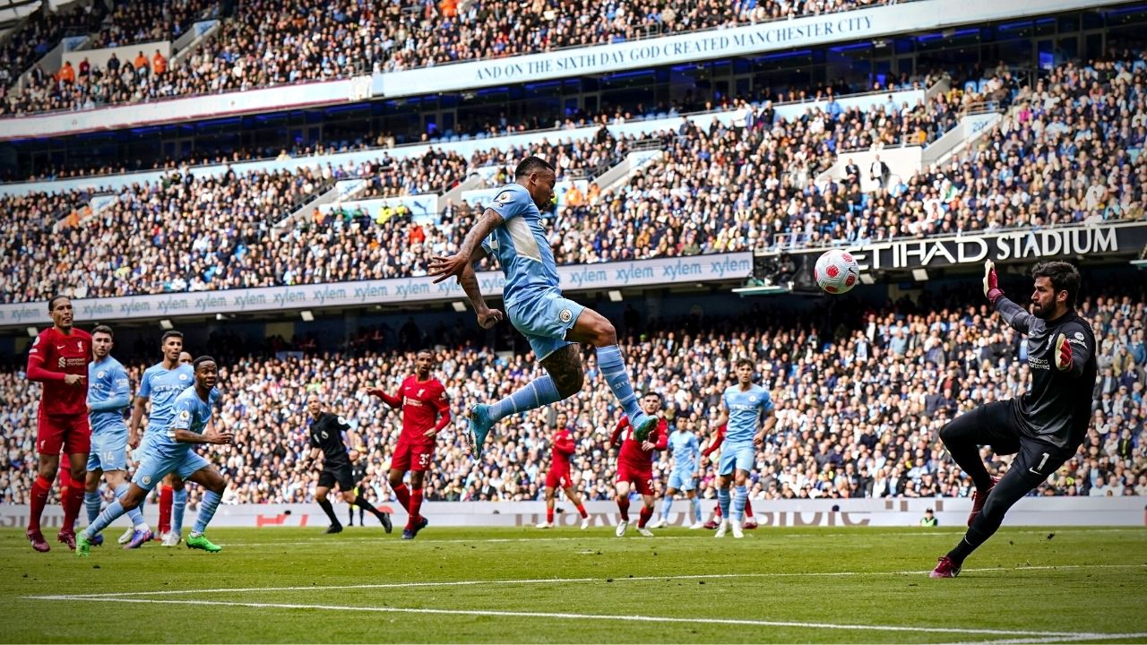 Manchester City y Liverpool empatan en vibrante juego y dejan la Premier League en el aire