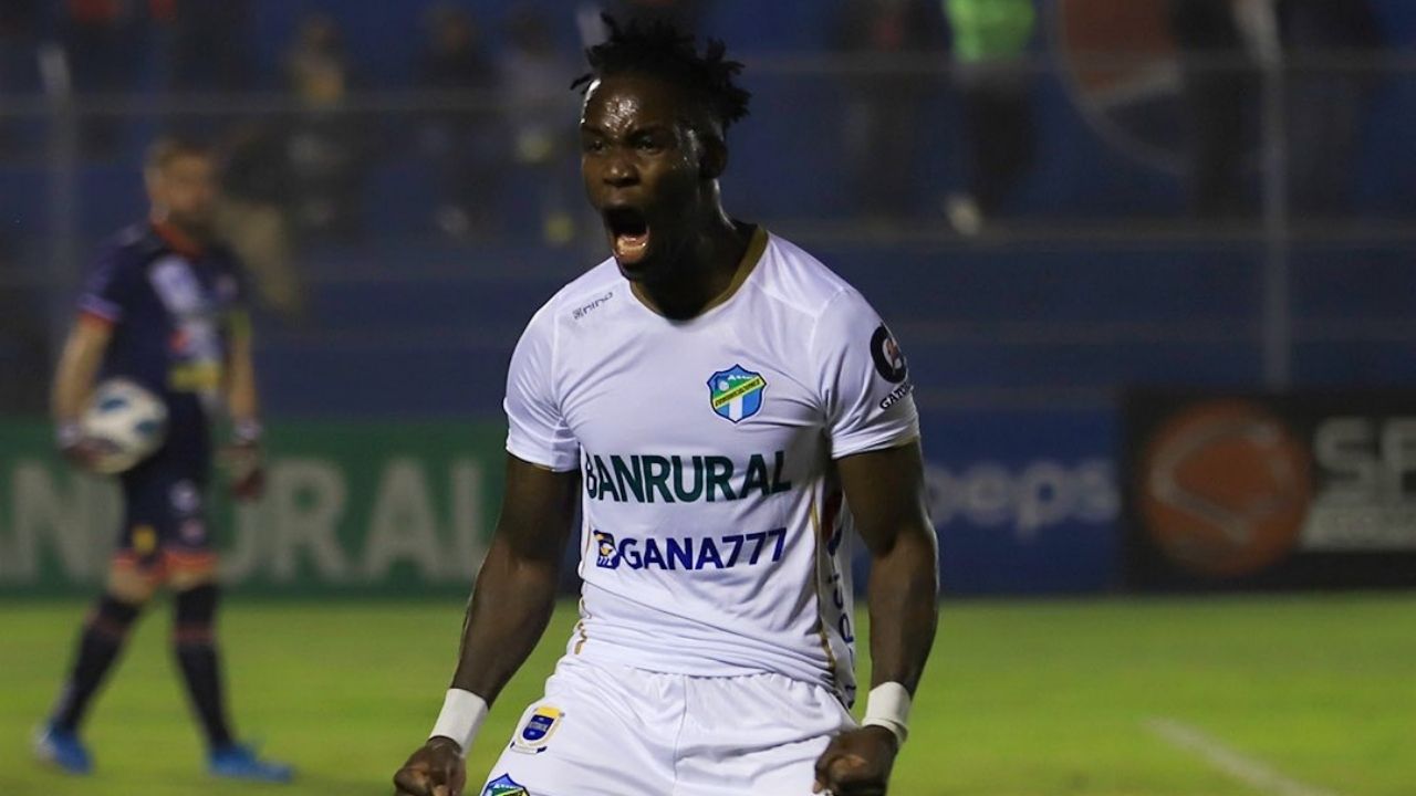 Rubilio Castillo se estrena con el Comunicaciones con golazo de cabeza