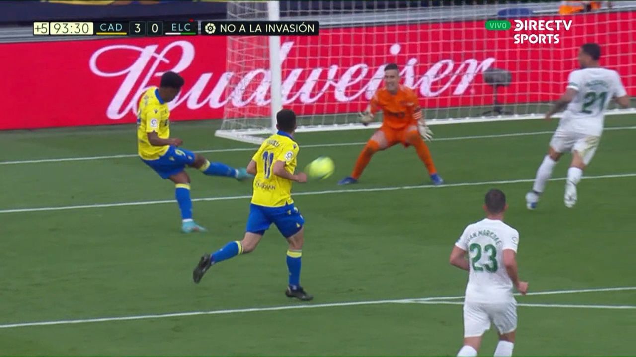 Choco Lozano se reencuentra con el gol en LaLiga y ayuda al Cádiz a gestar una goleada