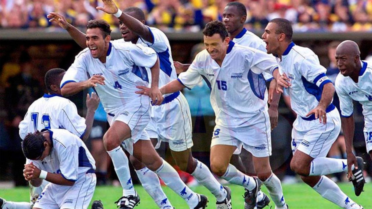 Hondureño que disputó la Copa América en 2001 se ofrece para jugar con la H