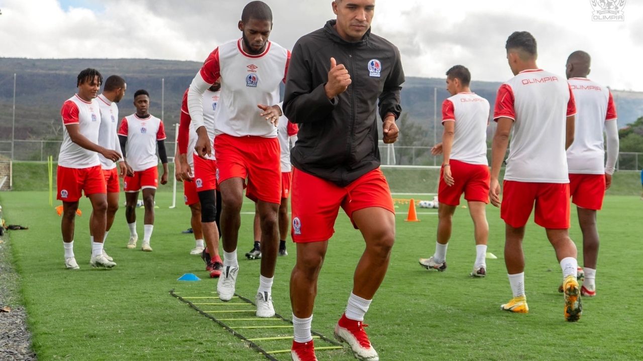 Defensa del Olimpia se despide el equipo tras destitución de Pablo Lavallén