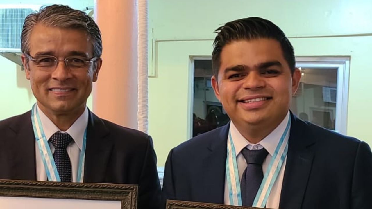 Juan Carlos Pineda y Rely Maradiaga reciben reconocimiento por su labor en el periodismo deportivo