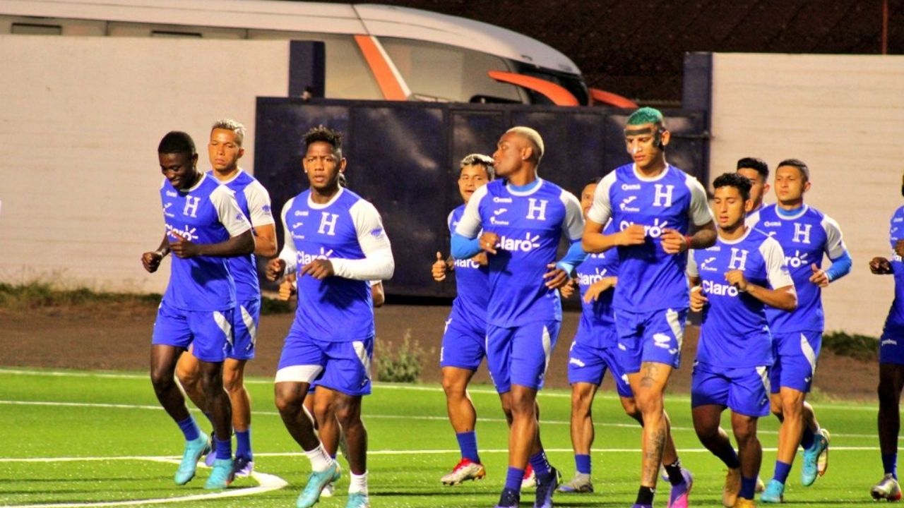 Kervin Arriaga sorprende entrenando con máscara especial en su rostro