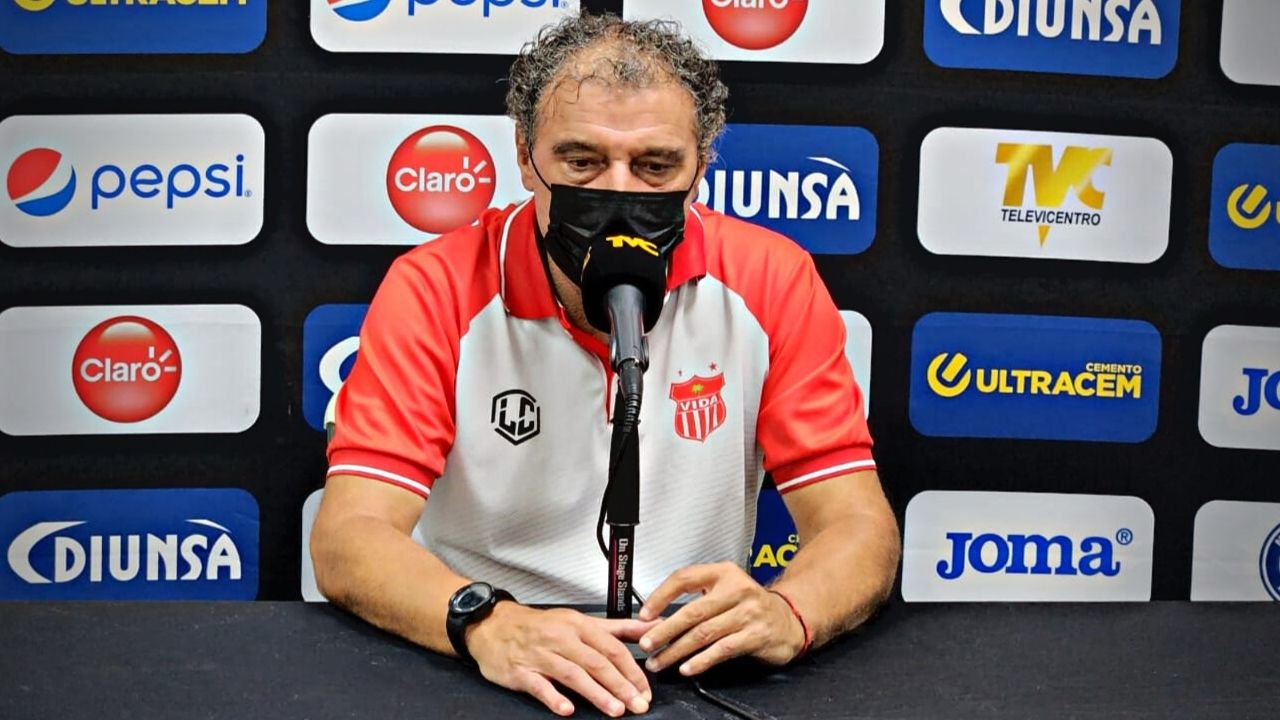 Se confirma el futuro de Fernando Mira en el Vida tras eliminación en repechaje