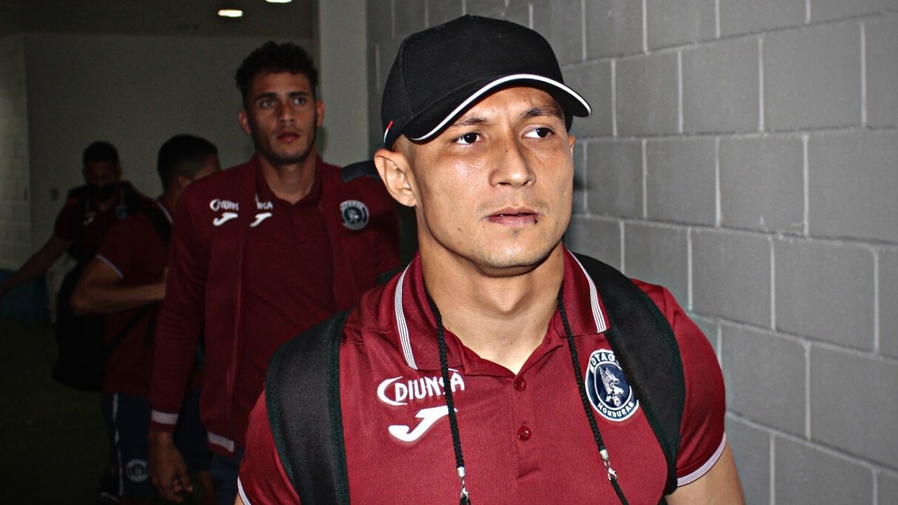 Héctor Castellanos acusa cierta persecución arbitral en su contra tras ser expulsado frente a Olimpia