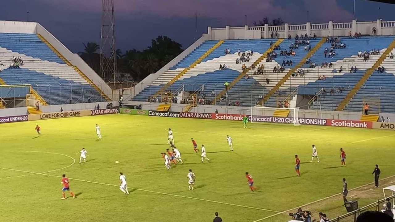 Jugadores de Costa Rica y Estados Unidos se fueron a patadas al finalizar su partido de cuartos de final