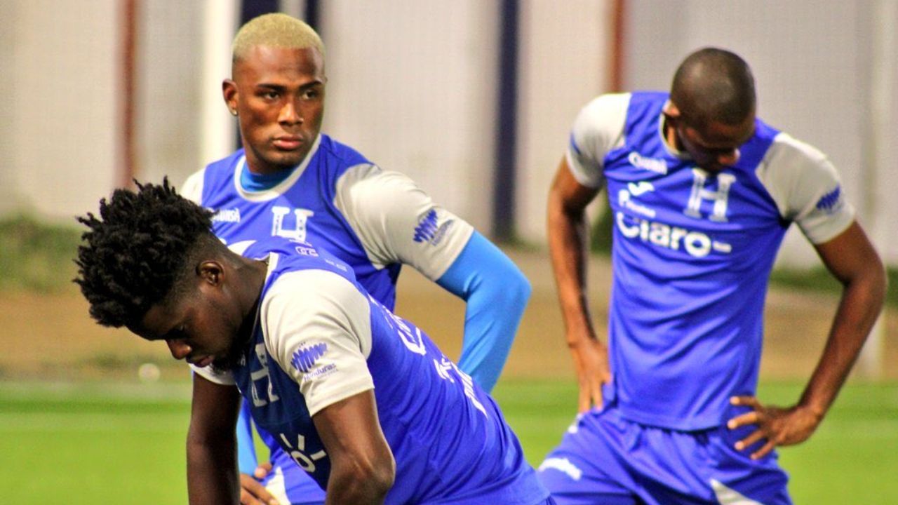 Defensor hondureño ya se encuentra en Honduras ya que viajó solo al país