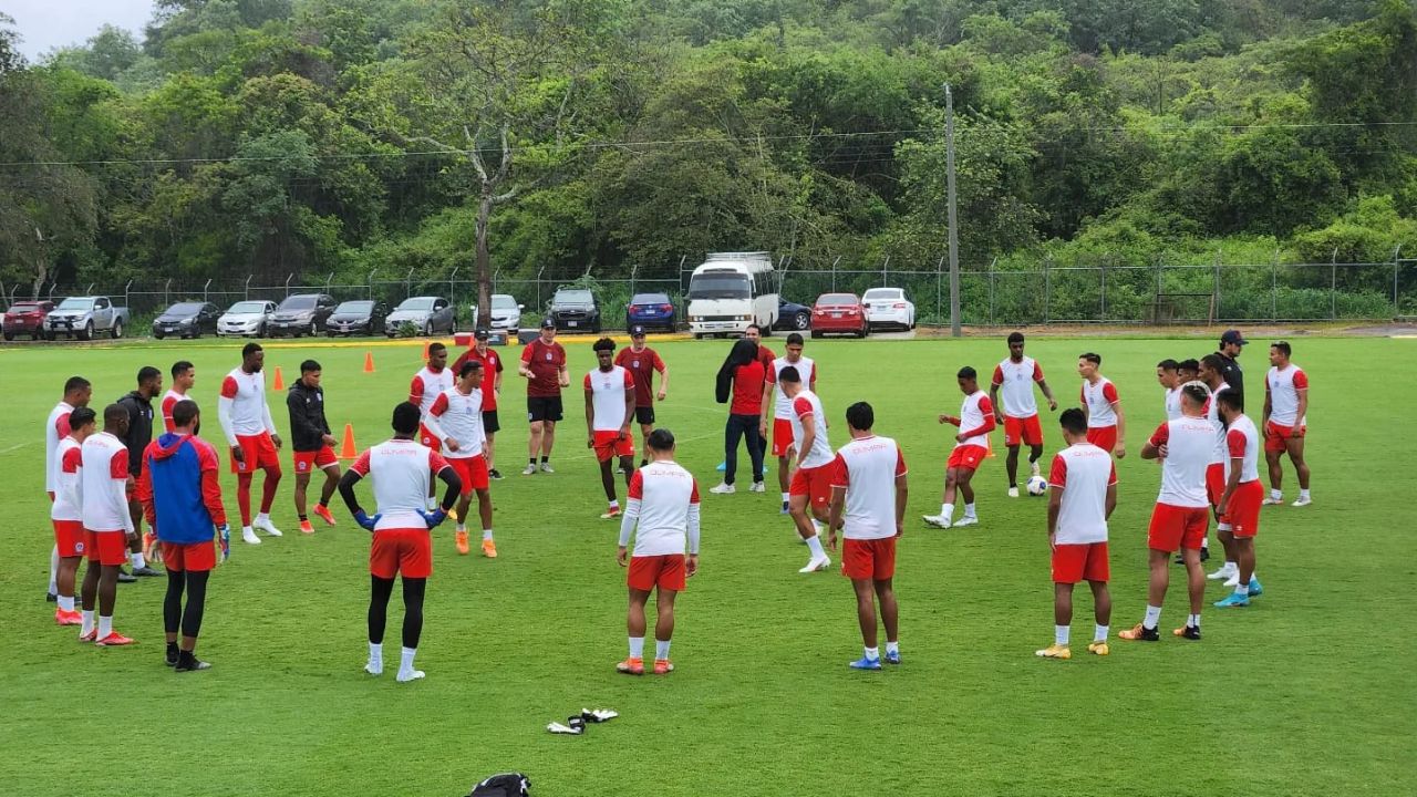 Olimpia arrancó su pretemporada con llegada de un exMotagua y la visita de un legionario