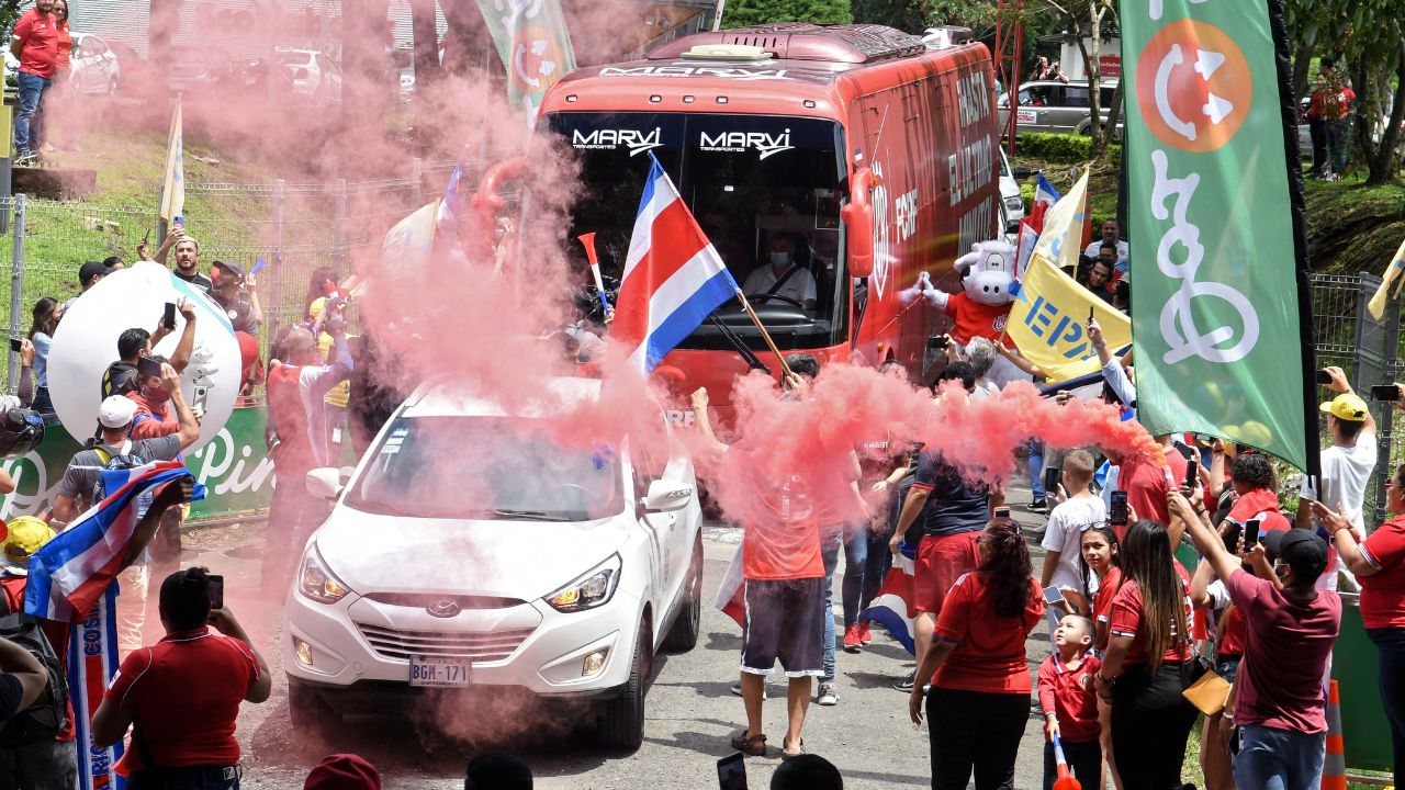 Así fue la emotiva despedida de su afición a Costa Rica al partir a Qatar para el repechaje mundialista