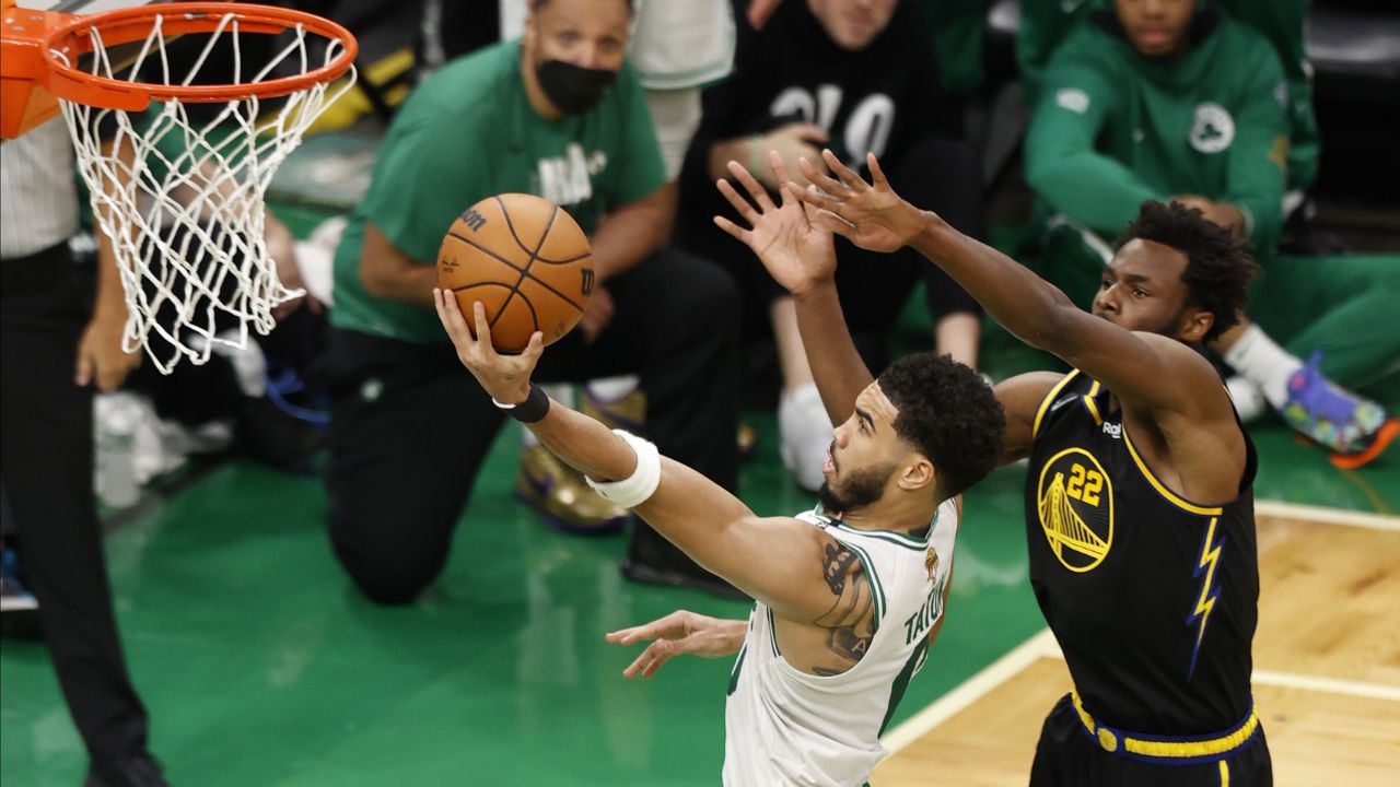 Los Celtics vencen a los Warriors en el Garden y toman ventaja en la serie