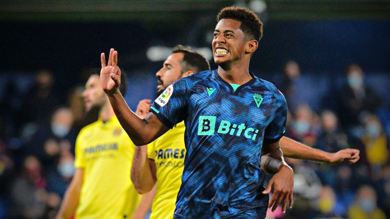Cádiz pondría precio para vender al Choco Lozano y la afición se pronuncia